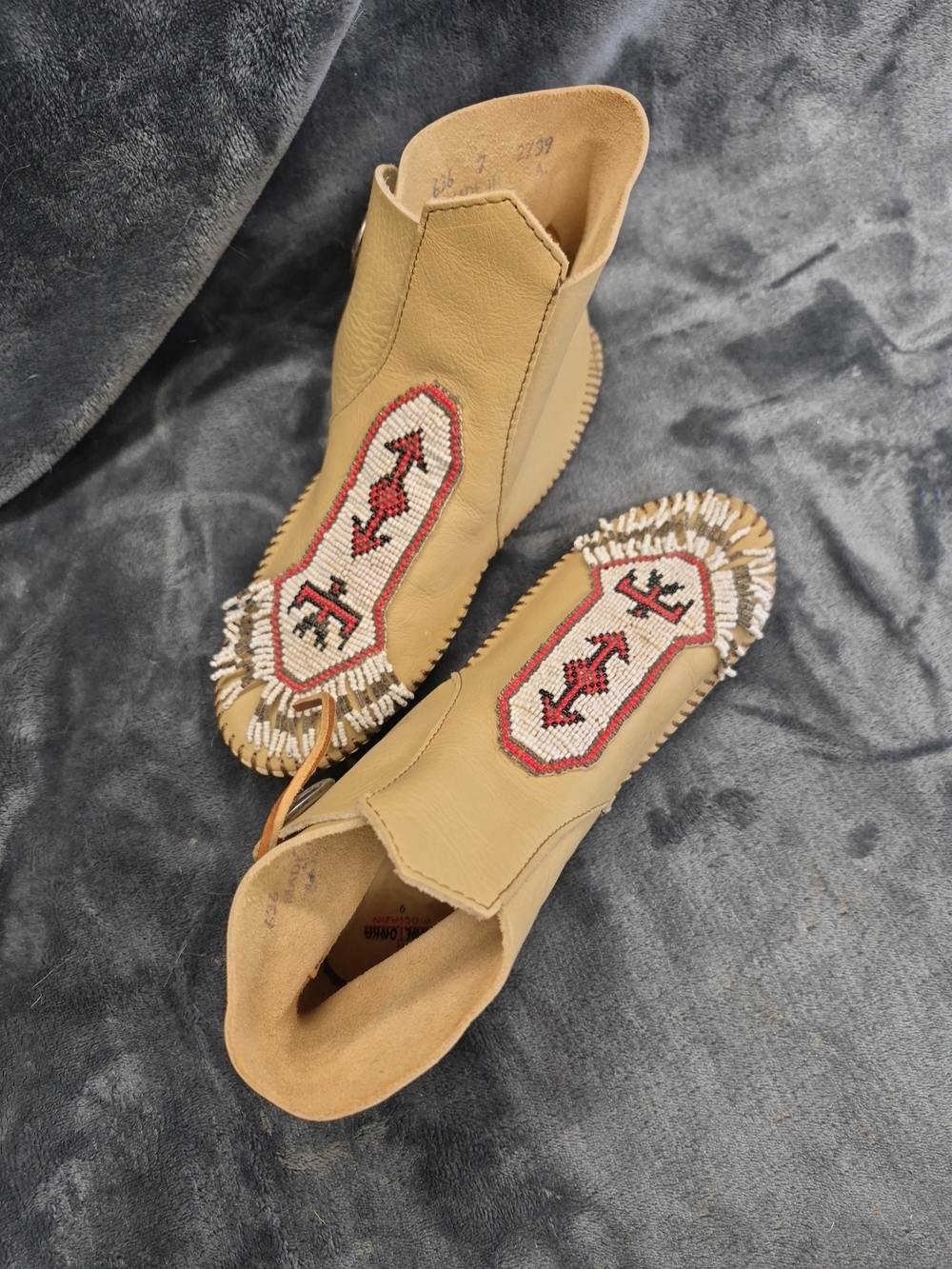 Minnetonka Tan Leather Beaded Moccasin Boots with Fringe - Picture 4 of 11